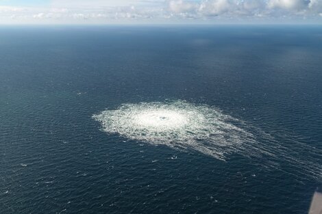 Foto aérea de la fuga del gasoducto Nord Stream en el mar Báltico. 