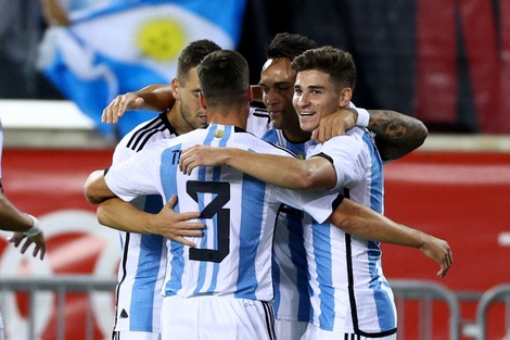 Julián Alvarez marcó el primer gol de Argentina