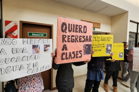 Emanuel va al mismo colegio desde nivel inicial.  Los padres reclamaron en la Justicia que restituyan a la docente.