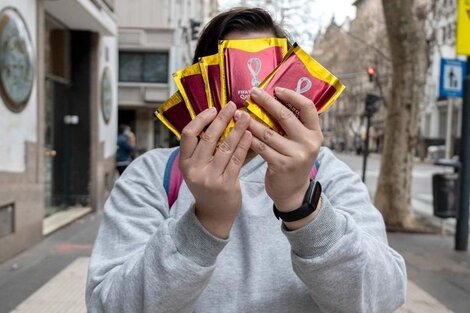 Por disposición de las autoridades de un colegio de Salta, los alumnos y alumnas del nivel primario no podrán intercambiar figuritas por dinero. (Télam)