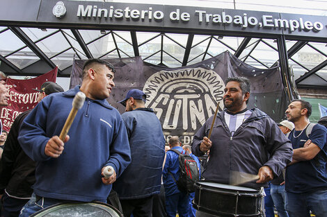 Sigue la negociación por el conflicto de los trabajadores del neumático