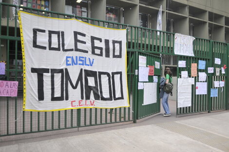 "Colegio tomado", una postal que se repite en las escuelas porteñas.