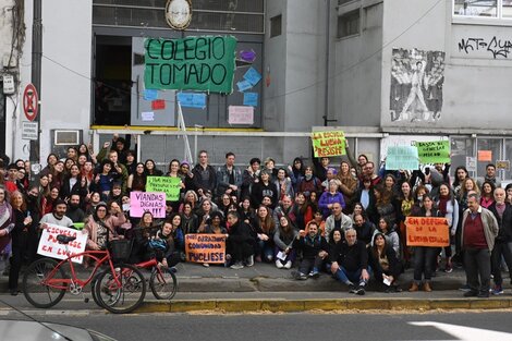 Desde la Defensoría del Pueblo de la Ciudad aseguran que "la comunidad educativa está muy asustada"