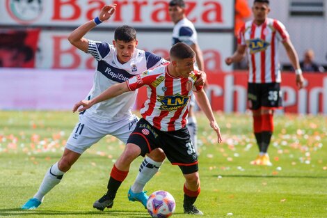 Gimnasia empató con Barracas y se aleja de la punta