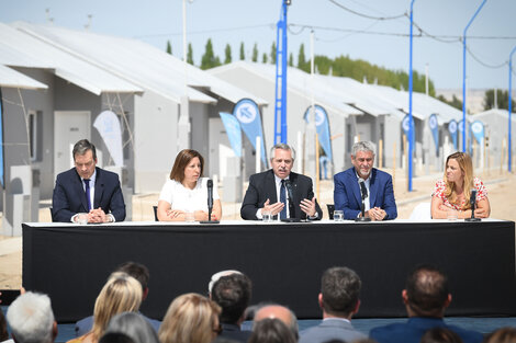 El Presidente junto a Martín Soria, Arabela Carreras, Jorge Ferraresi y María Emilia Soria.