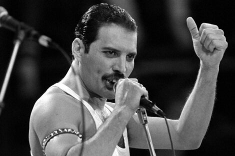 Queen lanzó "Bohemian Rhapsody" el 31 de octubre de 1975.