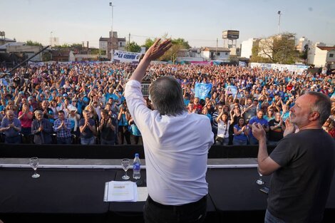 Máximo Kirchner encabeza un acto en Morón