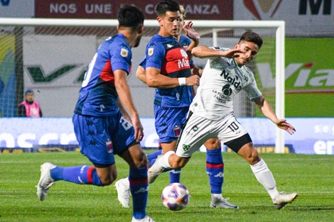 Sarmiento y Tigre igualaron su duelo en Junín