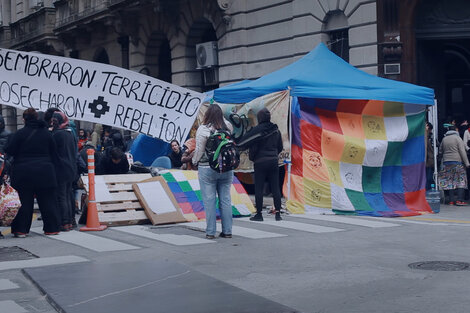 La rebelión de las flores, el documental sobre el reclamo histórico de mujeres indígenas en el Ministerio del Interior 