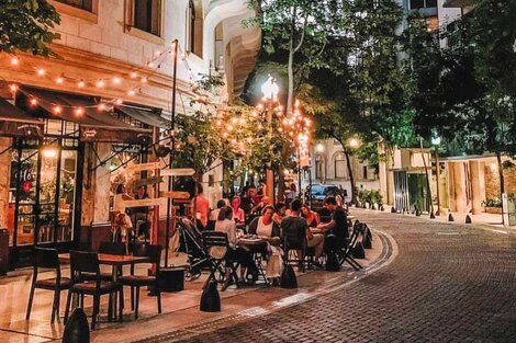 El bar porteño Florería Atlántico, ubicado en Retiro, logró ubicarse en el puesto 18. Imagen: @floreriaatlantico. 