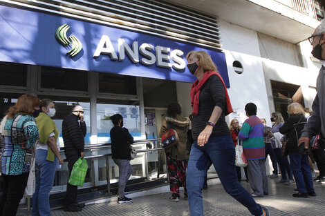 Anses en octubre: cuándo se cobra la AUH, la AUE, la Tarjeta Alimentar, las jubilaciones, las pensiones y los bonos extra