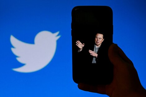 "Sorprendentemente, Twitter ha insistido en continuar con este litigio, poniendo imprudentemente en peligro el acuerdo y jugando con los intereses de sus accionistas", señalan los abogados de Musk. (Foto: AFP).