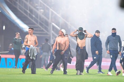 El partido entre Gimnasia y Boca fue suspendido por la represión de la Policía Bonaerense afuera del estadio