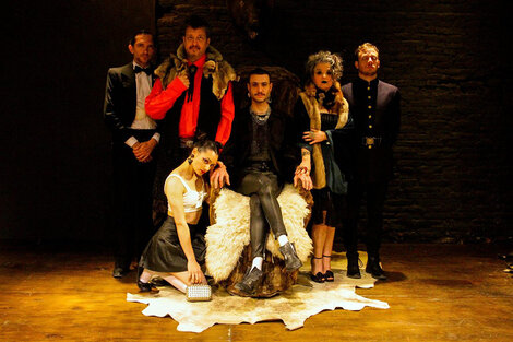 La obra presenta a un Hamlet marcado por la actualidad. 