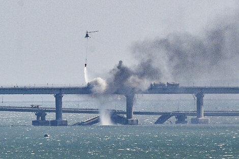 Explotó un camión bomba en el puente de Crimea, símbolo de la anexión rusa 