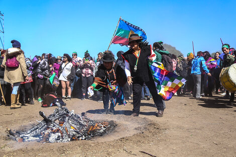 Una ceremonia del fuego para abrir el Encuentro.