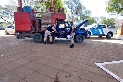 Prefectura desarticuló una operación de contrabando y secuestró 5 mil litros de combustible en Formosa 