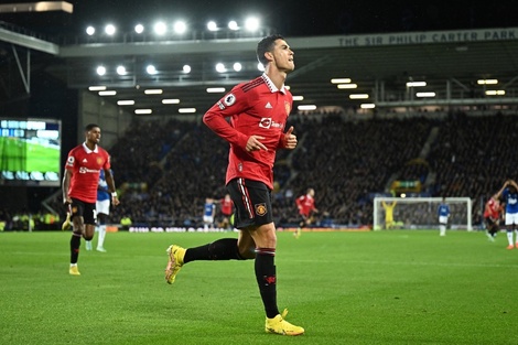 El gol ante el Everton, además, fue el número 144 que el jugador de 37 años marcó con la camiseta del United, club en el que está viviendo su segunda etapa.