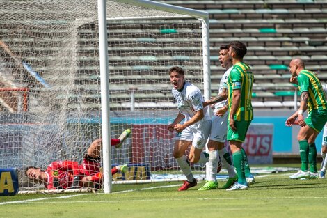 Aldosivi perdió con Banfield y descendió a la Primera Nacional