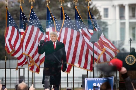 Donald Trump deberá presentarse ante la comisión parlamentaria que investiga el asalto al Capitolio