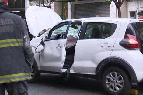 Impactante accidente de tránsito: choque y vuelco en el Abasto