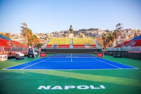 Suspenden comienzo de un torneo de tenis en Nápoles porque las pelotas no pican