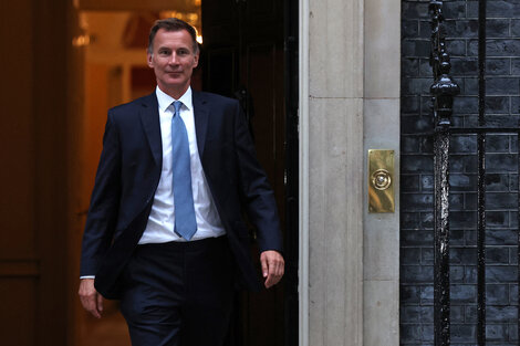 “Vamos a cancelar casi todas las medidas impositivas anunciadas", dijo el ministro británico de Finanzas, Jeremy Hunt.