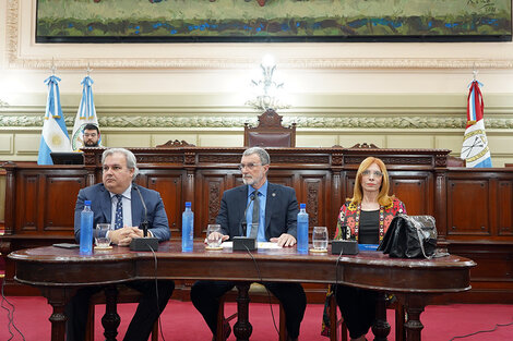 El titular de la Cámara, el ministro y la contadora Morel.