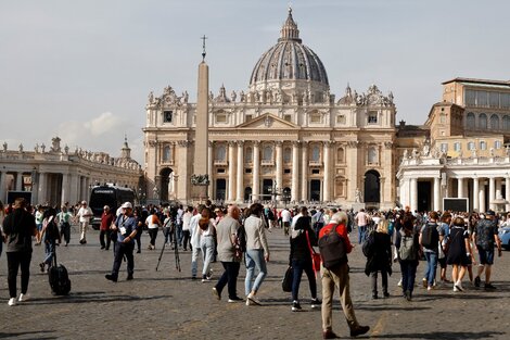 La Basílica de San Pedro quiere combatir su "atmósfera de museo": tendrá un ingreso exclusivo para fieles y otro para turistas