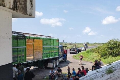 Autoridades mexicanas identificaron a más de 150 migrantes que viajaban en condiciones peligrosas