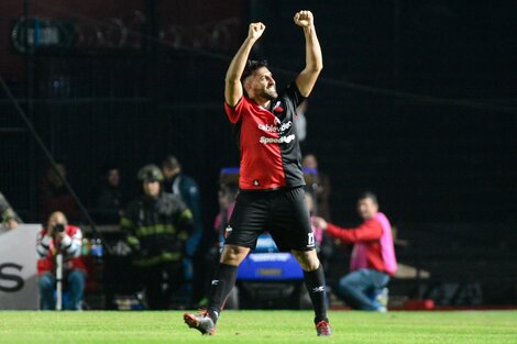 Wanchope Ábila hizo ejercitar el brazo a más de un juez de línea en este semestre