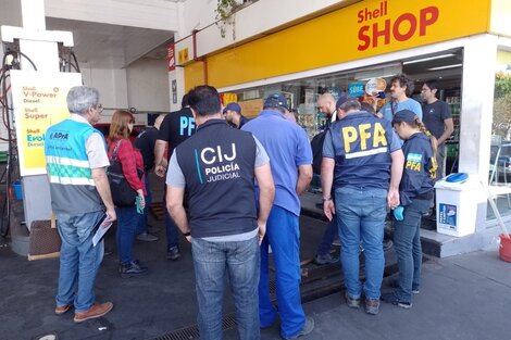 Mataderos: clausuran una estación de servicio que derramaba sustancias contaminantes en la vía pública