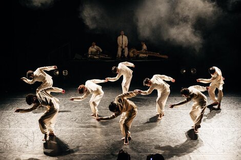 Sokdo (Velocidad) de la compañía coreana Modern Dance Table, abre la sección internacional. 