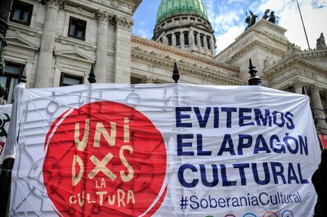 Tristán Bauer: "El Estado tiene que tener un rol central en el financiamiento de la cultura"