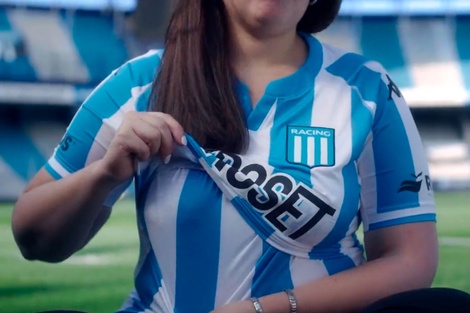 Racing anunció la primera camiseta de fútbol para personas lactantes