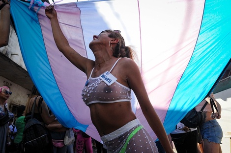 Vecines del Barrio Mugica protagonizaron la marcha del Orgullo Trans Villero Plurinacional  