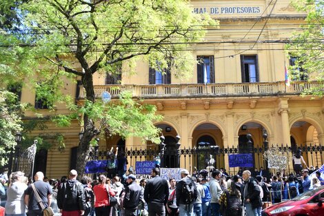 Alumnos del Acosta denunciaron que no podrán hacer su viaje solidario