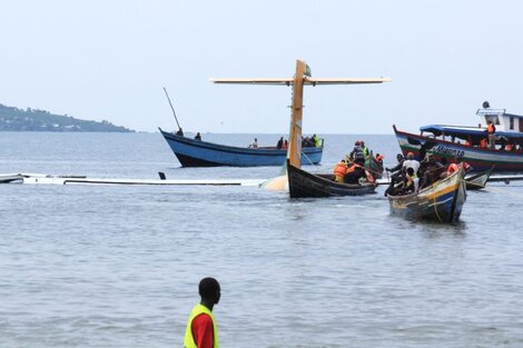 Al menos 19 personas murieron en un accidente aéreo en Tanzania 