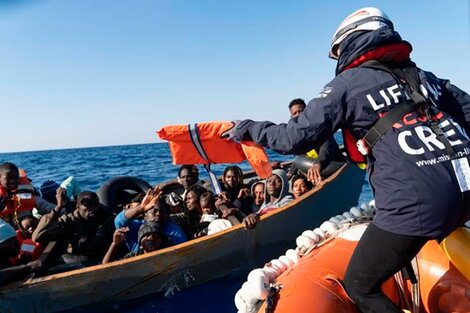 Italia: El gobierno de Meloni amenaza con enviar a cientos de migrantes al mar