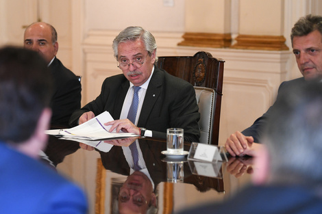 Alberto Fernández, junto a Sergio Massa y Juan Manzur, entre otros, recibió a intendentes bonaerenses.