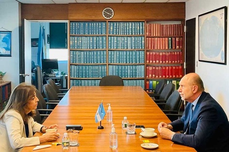 El gobernador con la embajadora María del Carmen Squeff.