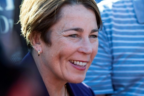 La demócrata Maura Healey se convirtió en la primera gobernadora abiertamente lesbiana de Estados Unidos