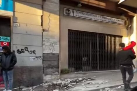 Un sismo de 5.7 grados se registró frente a la costa adriática en Italia. Imagen: captura video.