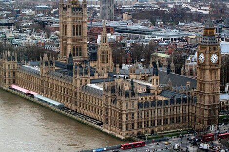 Los diputados británicos reciben 3 mil tuits ofensivos por día, revela la BBC