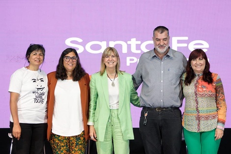 La vicegobernadora Rodenas con ministras y los padres de Micaela.