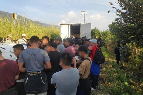 Crisis migratoria: rescataron a 82 migrantes hacinados en un camión