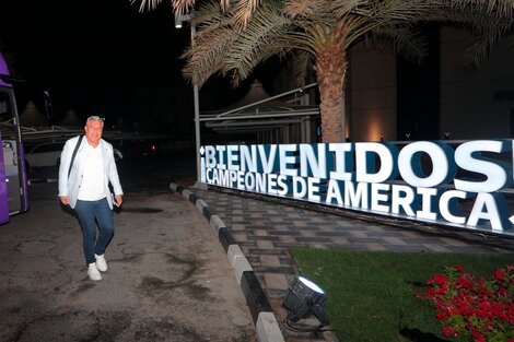 Chiqui Tapia ya se encuentra en Qatar ultimando detalles para el Mundial. (Fuente: Prensa AFA)