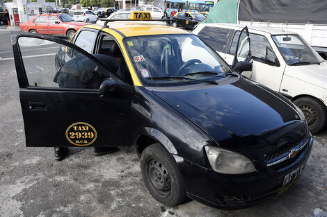 El taxi Chevrolet Corsa que conducía Escobar cuando fue herido en ocasión de robo.