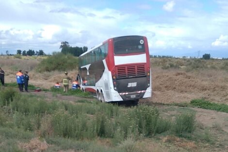 Murió una mujer tras chocar su auto contra un micro de hinchas de River 