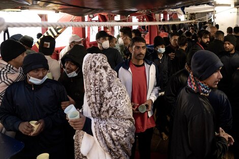 Francia le mete presión a Italia por su política migratoria expulsiva